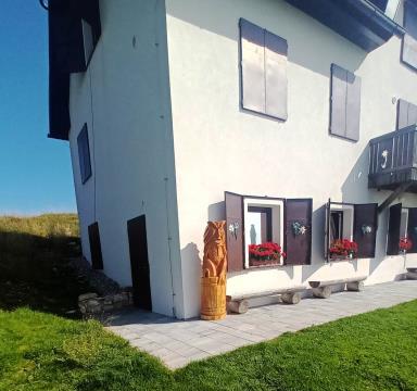 Rezbarji in slikarji na Uršlji gori